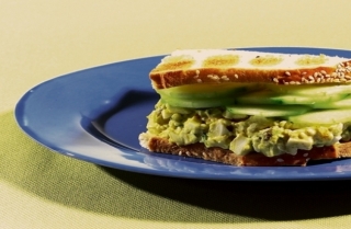 Pan campesino con huevos al curry